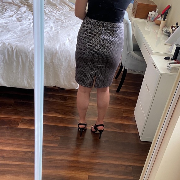 RW&Co black and silver metallic pencil skirt - Picture 3 of 6